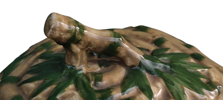 1970 WORLD BAZAARS INC CERAMIC ÜZERİ BAMBU DALLARI YAPRAKLARI VE ÜZERİNDE BİR SİNEK FİGÜRÜ BULUNAN KAPAKLI SAKLAMA KABI