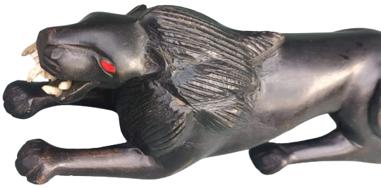 AHŞAP EL OYMASI ASLAN SİYAH KUZEYDE KANADANIN YUKON BÖLGESİNDEN GUNEYDE AND DAGLARINDA YAŞARLAR