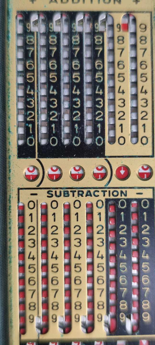 PICCOLO ADDİATOR SALDO NEG  ORJİNAL DERİ KILIFINDA CEKME KALEMİ İLE TAM TAKIM CEP HESAP MAKİNASI