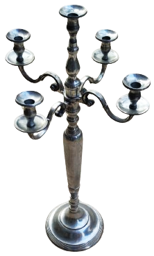 BEŞ KOLLU BUYUK BOY ORTA MASA VEYA  SÖNİNO UZERİ TEK ŞAMDAN ETLİ KALİTELİ ALİMUNYUMDAN DOKULMUŞTUR 