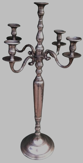 BEŞ KOLLU BUYUK BOY ORTA MASA VEYA  SÖNİNO UZERİ TEK ŞAMDAN ETLİ KALİTELİ ALİMUNYUMDAN DOKULMUŞTUR 