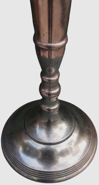 BEŞ KOLLU BUYUK BOY ORTA MASA VEYA  SÖNİNO UZERİ TEK ŞAMDAN ETLİ KALİTELİ ALİMUNYUMDAN DOKULMUŞTUR 