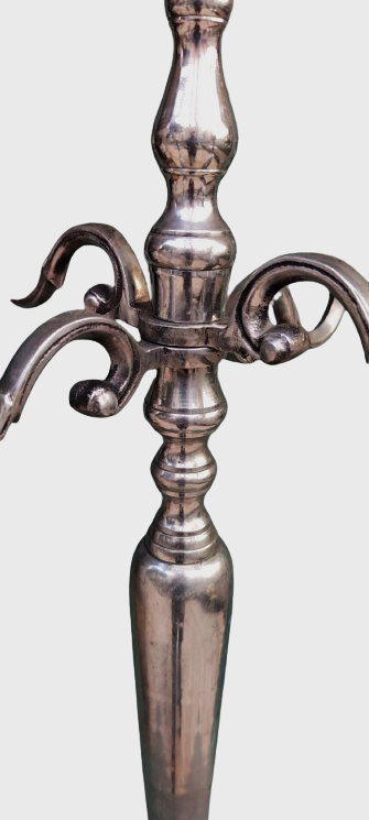 BEŞ KOLLU BUYUK BOY ORTA MASA VEYA  SÖNİNO UZERİ TEK ŞAMDAN ETLİ KALİTELİ ALİMUNYUMDAN DOKULMUŞTUR 