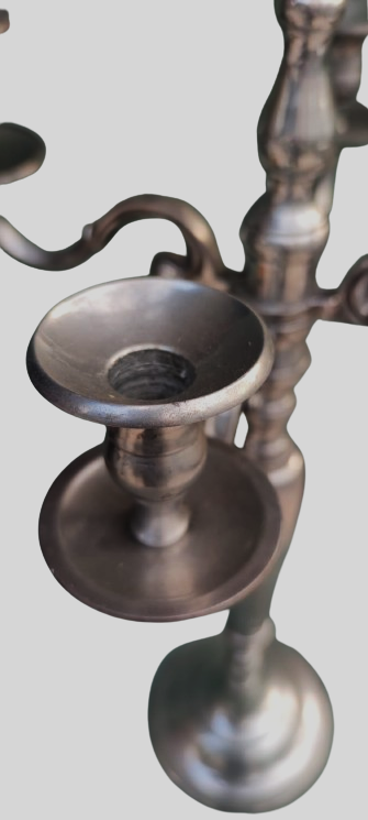 BEŞ KOLLU BUYUK BOY ORTA MASA VEYA  SÖNİNO UZERİ TEK ŞAMDAN ETLİ KALİTELİ ALİMUNYUMDAN DOKULMUŞTUR 