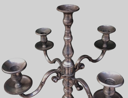 BEŞ KOLLU BUYUK BOY ORTA MASA VEYA  SÖNİNO UZERİ TEK ŞAMDAN ETLİ KALİTELİ ALİMUNYUMDAN DOKULMUŞTUR 