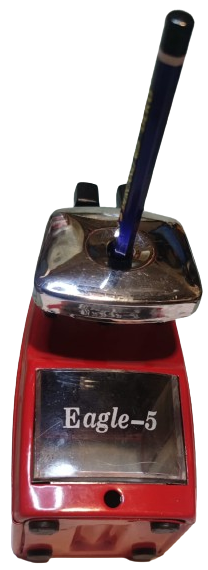 1980 EURONİCS PENCIL SHARPENER  EAGLE 5  METAL KIRMIZI RENKDE MEKANİK CEVİRMELİ KALEMTIRAŞ MASA ÜZERİ