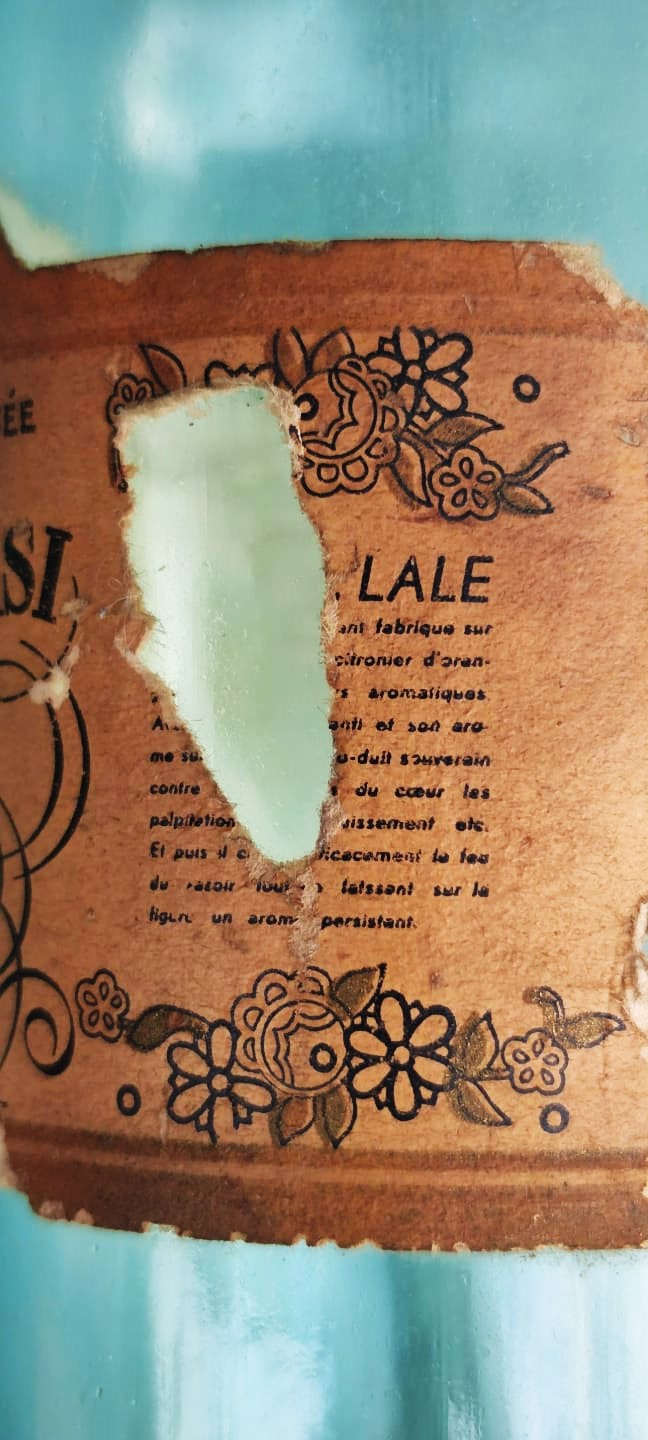 CUMHURİYET BAŞI LALE KOLONYASI MARQUE DEPOSEE 80 DERECE EXTRA BAKALIT CEVİRME KAPAKLI BOŞ KOLONYA CAM SİŞE 