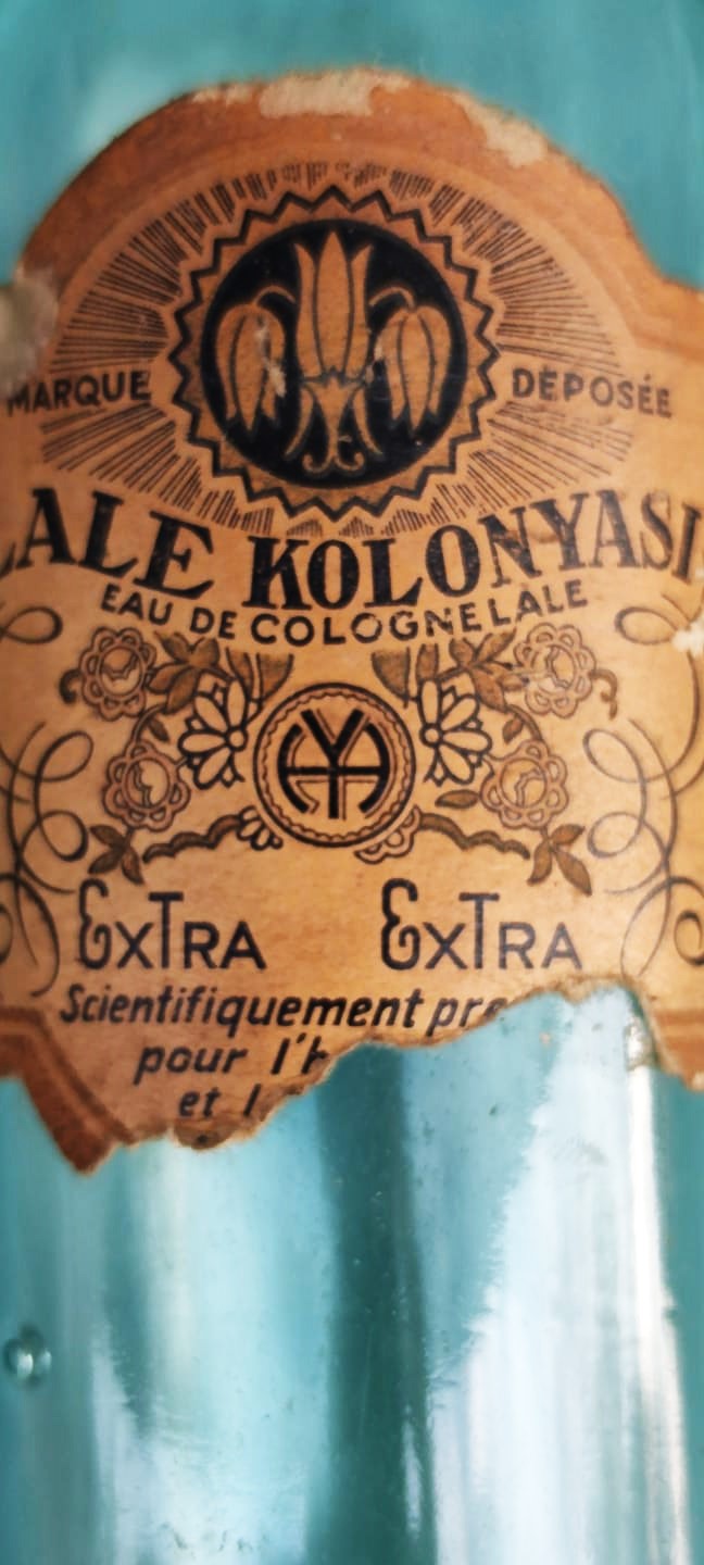 CUMHURİYET BAŞI LALE KOLONYASI MARQUE DEPOSEE 80 DERECE EXTRA BAKALIT CEVİRME KAPAKLI BOŞ KOLONYA CAM SİŞE 