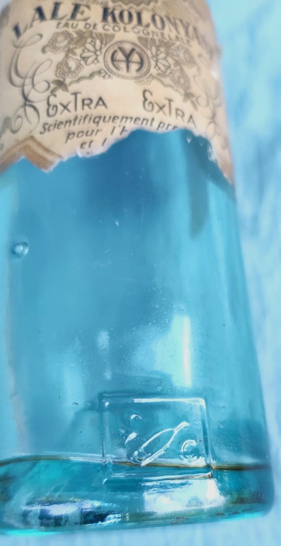 CUMHURİYET BAŞI LALE KOLONYASI MARQUE DEPOSEE 80 DERECE EXTRA BAKALIT CEVİRME KAPAKLI BOŞ KOLONYA CAM SİŞE 