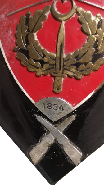 1834 KARA HARP OKULU ASKERİ  ŞİLT SİYAH ZEMİNLİ SERAMİK ÜZERİNE SICAK MİNELİ İŞLENMİŞ ASKERİ PLAKET