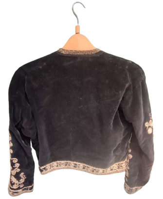 1900 OSMANLI İZMİR YORESİ EFE İŞİ LACİVERT KADİFE ASTARLI SIRMALI CEPKEN UZERİ KOLLARI İŞLEMELİ TAMAMI ELDE İŞLENİP DİKİLMİŞTİR 