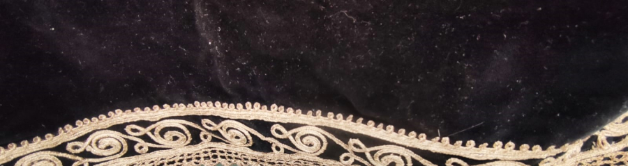 1900 OSMANLI İZMİR YORESİ EFE İŞİ LACİVERT KADİFE ASTARLI SIRMALI CEPKEN UZERİ KOLLARI İŞLEMELİ TAMAMI ELDE İŞLENİP DİKİLMİŞTİR 