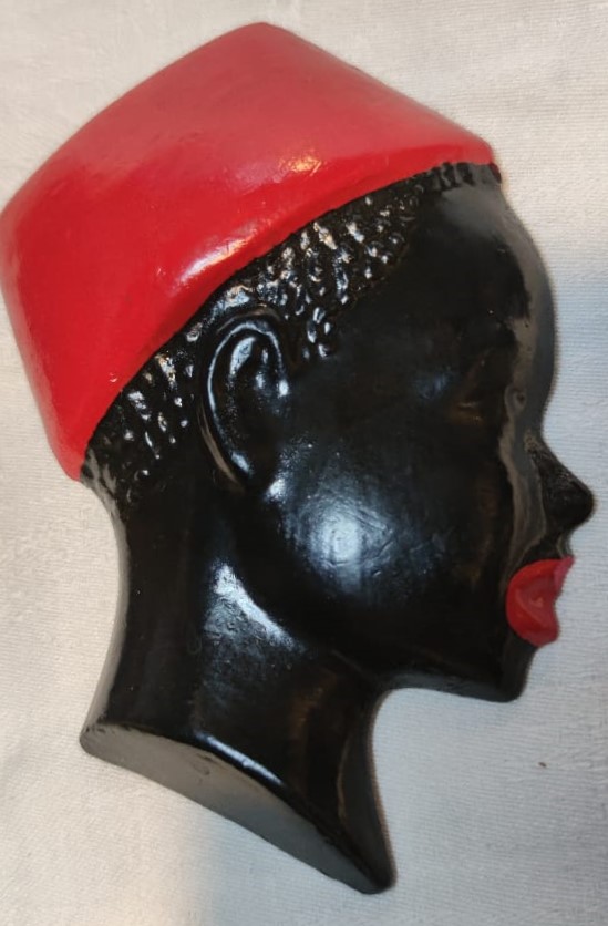 1970 ALCI ARAP KIZI DUVARA ASILAN KAFASINDA KIRMIZI FESLİ YENİ YAPIM DEGİLDİR