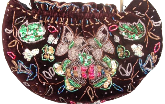 1950 BAYAN GECE CANTASI ÜZERİ TAMAMMEN EL İŞİ BONCUK CAM PULLARLA İŞLEMELİ YARIM DAİRE PİRİNC TASIMA KULPLU