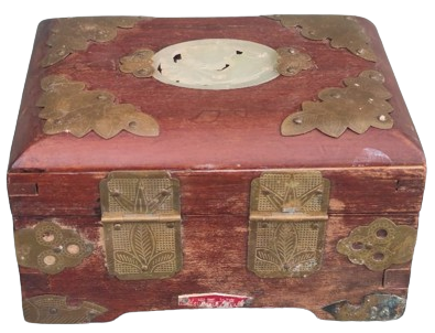 AHŞAP MASİF KAPAKLI ÜZERİ FUL İŞLEMELİ TAMAMI EL YAPIM İÇERSİ YEŞİL SATEN KAPLI BOLUMLU  MUCEVHER KUTUSU 