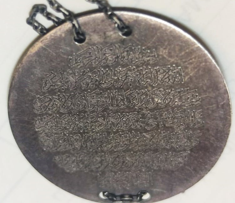 OSMANLI TILSIM BİLEKLİK YUVARLAK FORMDA GÜMÜŞ ZİNCİRLİ  ÜZERİNE EL KAZIMA TILSIM AYETLERİ