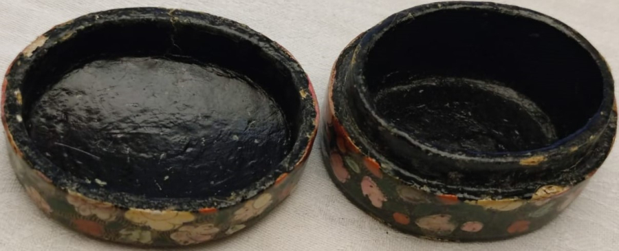 PAPYA MAŞA EL YAPIMI MUCEHVER VEYA COK AMACLI KUTU OVAL FORMDA KAPAKLI ÜZERİ EL BOYAMA CİCEK DAL MOTİFLERİYLE BEZELİ