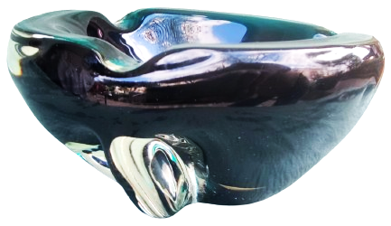 1970 İTALYAN MURANO PATLICAN MORU TON GECİŞLERİ OLAN  AGIZ TARAFI OVAL YANLARDA DEKORATİF CIKINTILARI OLAN KÜLLÜK