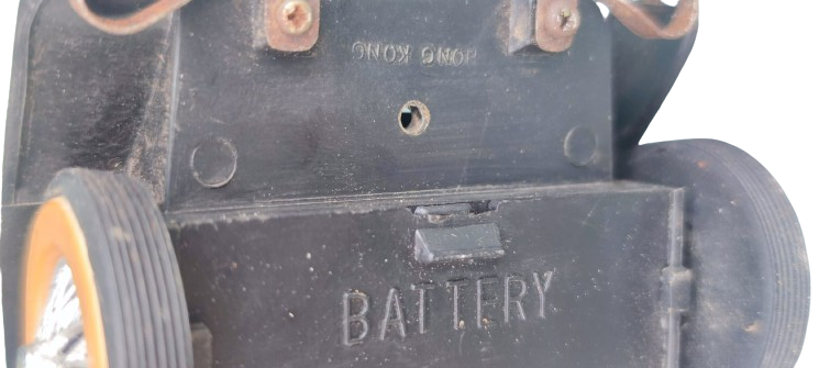 1970 BATTERY AD 1928 LİNCOLN RADIO TEK DALGA YANDA DURAN ISTEPNELERİNDE İSTASYON SES AYARI YAPILMAKTA OTOMOBİL  RADYO