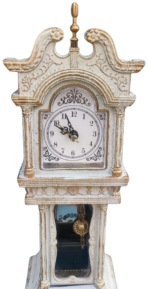 SARKACLI BAROK TARZI  KULE SAAT MODELİNDE 38 CM BOYUNDA  KURMALI LATERNALI ALT CİFT CEKMECELİ BEYAZ LAKE FORMDA ON KISMI DOLAPLI QUARTZ SAAT