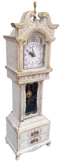 SARKACLI BAROK TARZI  KULE SAAT MODELİNDE 38 CM BOYUNDA  KURMALI LATERNALI ALT CİFT CEKMECELİ BEYAZ LAKE FORMDA ON KISMI DOLAPLI QUARTZ SAAT