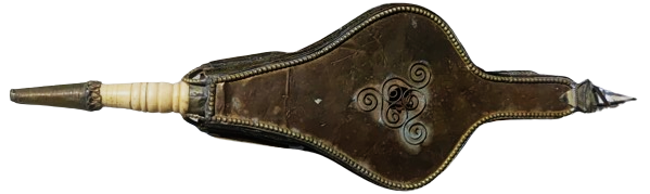 FAS RABOUZ MANGAL ŞÖNİNE AV KÖŞKU KÖRUK TAMAMI EL İŞCİLİK YAPIMI MASİF AHŞAP ÜZERİ PİRİNC EL KAZIMA OYMALI HER YANI KEMİK ŞÜŞLEME VE KÖRÜK