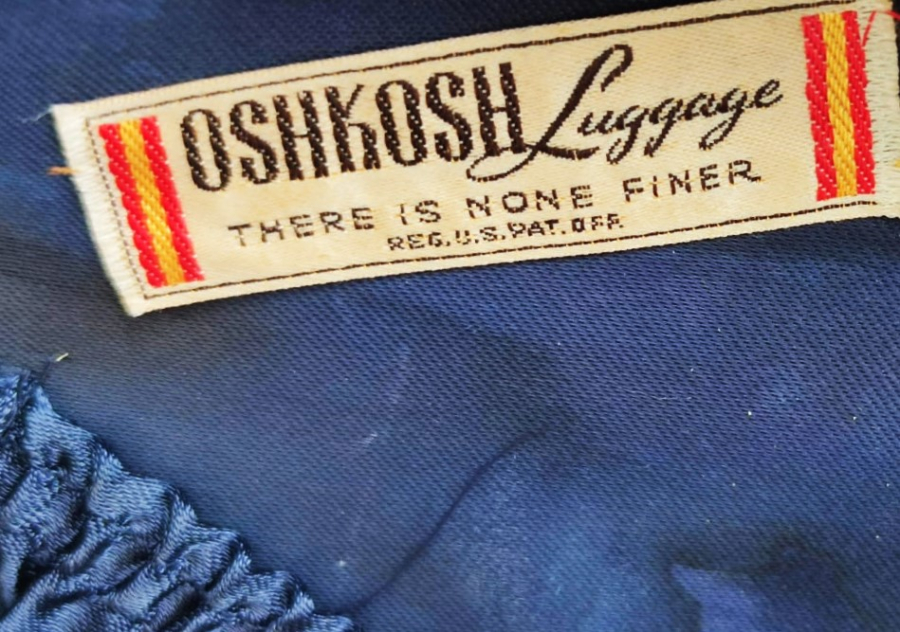 OSHKOSH LUGGAGE  CİFT KİLİTLİ ORTA BOY BAVUL KILCILLI KAHVE VE KREM RENKDE THERE İS NONE FİNER REG. U.S PAT. OFF.