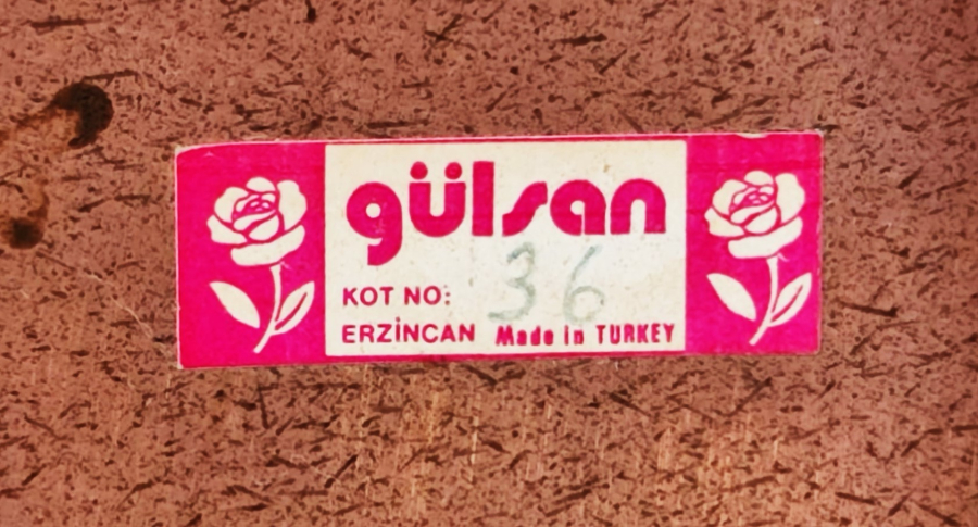 1960 ERZİNCAN BAKIR İŞCİLİKLİ GÖVDESİ KAPAGI FUL KALEM İŞCİLİKLİ KAPAKLI AYAKLI LOKUM ŞEKERLEME KUTUTUSU 