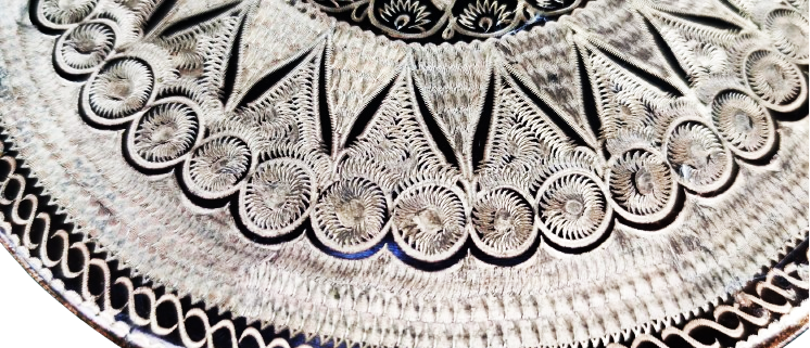 1960 ERZİNCAN BAKIR İŞCİLİKLİ GÖVDESİ KAPAGI FUL KALEM İŞCİLİKLİ KAPAKLI AYAKLI LOKUM ŞEKERLEME KUTUTUSU 