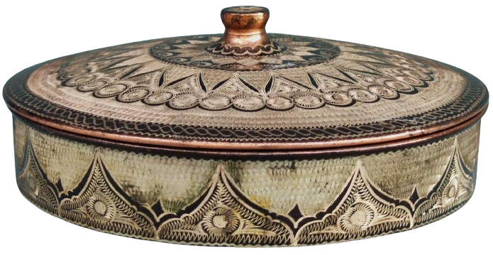 1960 ERZİNCAN BAKIR İŞCİLİKLİ GÖVDESİ KAPAGI FUL KALEM İŞCİLİKLİ KAPAKLI AYAKLI LOKUM ŞEKERLEME KUTUTUSU 