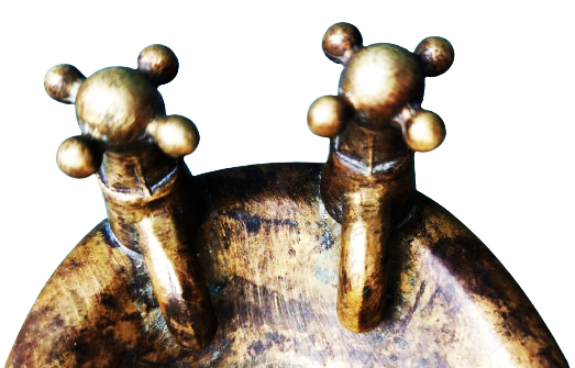 1970 MİNYATUR PİRİNC CİFT MUSLUKLU KUVET ŞEKLİNDE TASARLANMIŞ SABUNLUK DÖRT PENCE AYAKLI 