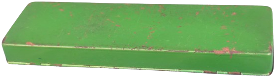 1950 GAMAD TENEKE KALEM OKUL KUTUSU KAPAGIN ÜZERİ KIRDA KOŞAN OYNAYAN COCUKLAR RESİMLİ