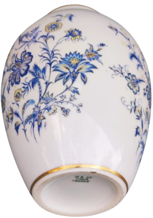 LİMOGES PORSELEN  VAZO  BEYAZ ÜZERİNE MAVİ CİCEK ALT VE AGIZ KISMI EL CEKME VALTIN YALDIZ FRANSIZ ÜRETİMİ