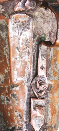 OSMANLI EL DÖGMESİ PERCİN SAP TAKIMI EGE YÖRESİ  DİLİMLİ BAKIR KULPLU BAŞ UCU SU BARDAGI ÜZERİ KALEM İŞİ EGE YÖRESİ 