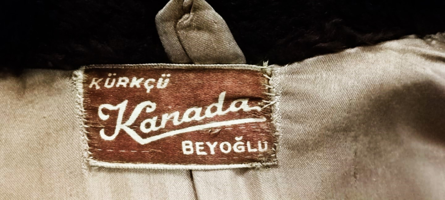 1970 CEM KARACANIN GÜNLÜK KULLANIMDA GİYDİGİ ERKEK ALACALI KREM GRİ SİYAH TON RENKLERİNDE ORJİNAL TİLKİ  KÜRK ERKEK CEKET