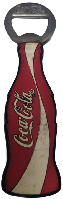 COCA COLA ŞİŞE FORMUNDA KIRMIZI BEYAZ METAL ÜZERİ KAUCUK KAPLAMA  KENARLAR SİYAH ŞİŞE KAPAK ACACAGI