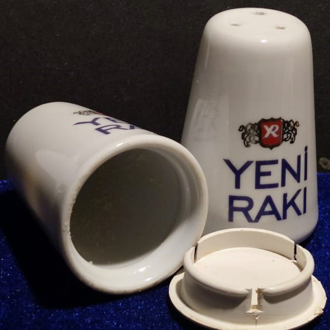 YENİ RAKI KONİK FİCİ FORMUNDA PORSELEN MASA ÜZERİ TUZLUK VE KARABİBERLİK DOLDURULABİLİNİR MODELDİR