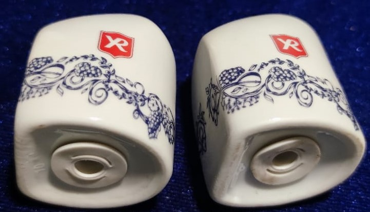 YENİ RAKI İKİZ FORMUNDA PORSELEN MASA ÜZERİ TUZLUK VE KARABİBERLİK DOLDURULABİLİNİR MODELDİR