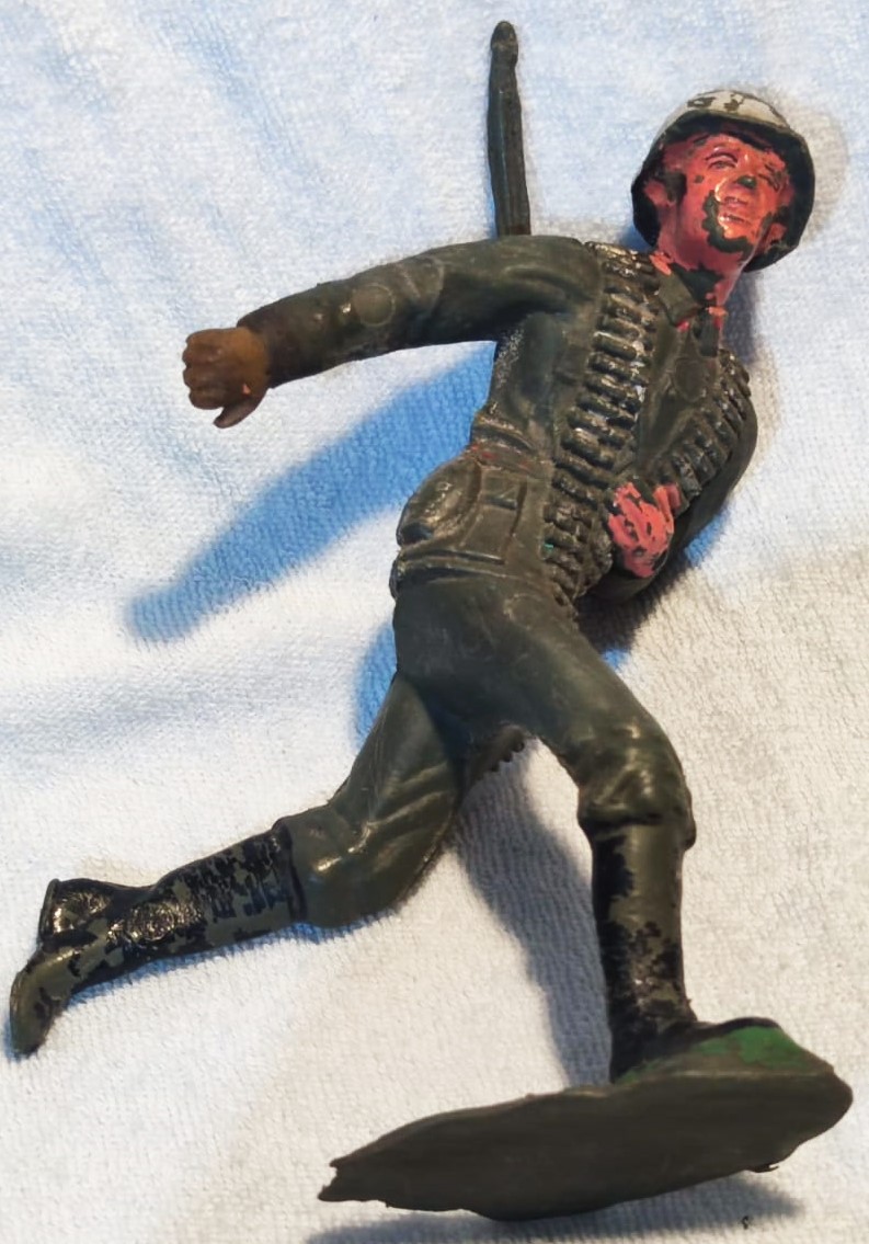 1980 PİLSAN ASKER YERLİ ÜRETİM TURK MALI ASKER KOMANDA MİGFERLİ OMUZUNDA PİYADE TÜFEKLİ MATARALI ŞAVASCI TURK ASKERİ