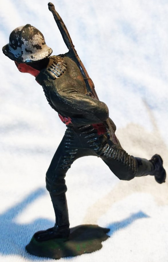 1980 PİLSAN ASKER YERLİ ÜRETİM TURK MALI ASKER KOMANDA MİGFERLİ OMUZUNDA PİYADE TÜFEKLİ MATARALI ŞAVASCI TURK ASKERİ