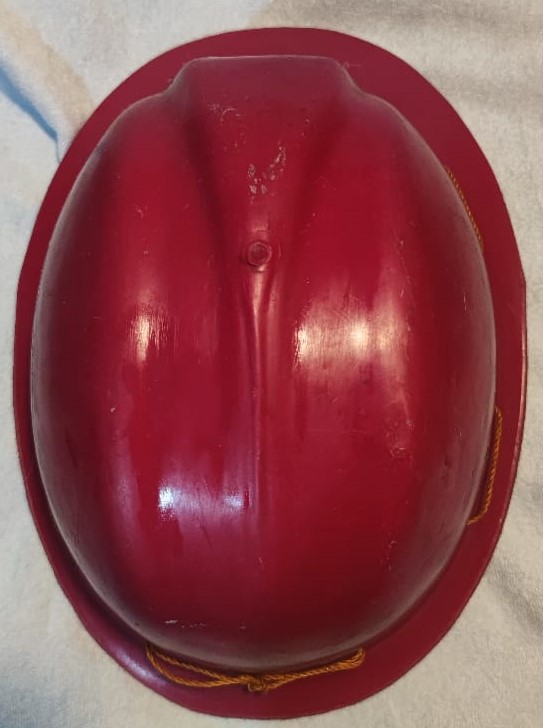 ENDUSTRİYEL İŞCİ BARET CALIŞMA KORUYUCU  ŞAPKA KIRMIZI SERT PLASTİKDEN BOYUN BAGLAMA KAYIŞLI