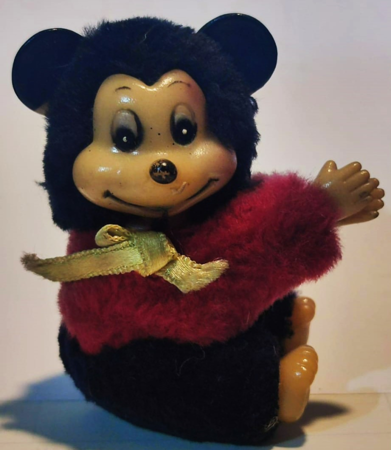 PARMAK   DISNEY MICKEY MOUSE ELLERİ MANDAL GİBİ PARMAK KAVRAYAN  BAŞI HAREKETLİ KIRMIZI SİYAH PELUŞ ELBİSELİ 