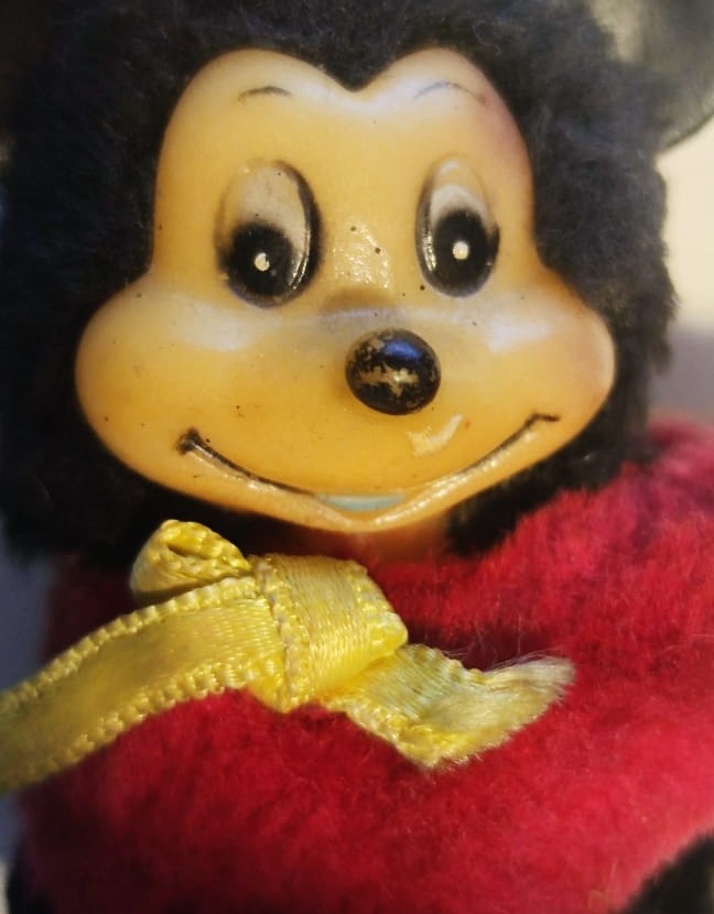 PARMAK   DISNEY MICKEY MOUSE ELLERİ MANDAL GİBİ PARMAK KAVRAYAN  BAŞI HAREKETLİ KIRMIZI SİYAH PELUŞ ELBİSELİ 