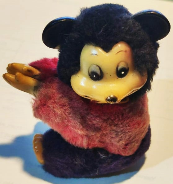 PARMAK   DISNEY MICKEY MOUSE ELLERİ MANDAL GİBİ PARMAK KAVRAYAN  BAŞI HAREKETLİ KIRMIZI SİYAH PELUŞ ELBİSELİ 