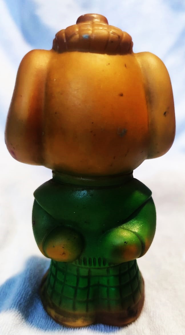 1970 SSCB KAUCUK ET OYUNCAK BEKCİ POLİS DEDEKTİF ELBİSELİ KÖPEK ALTI  SERİ NUMARALI  SIKINCA ÖTEN MODEL