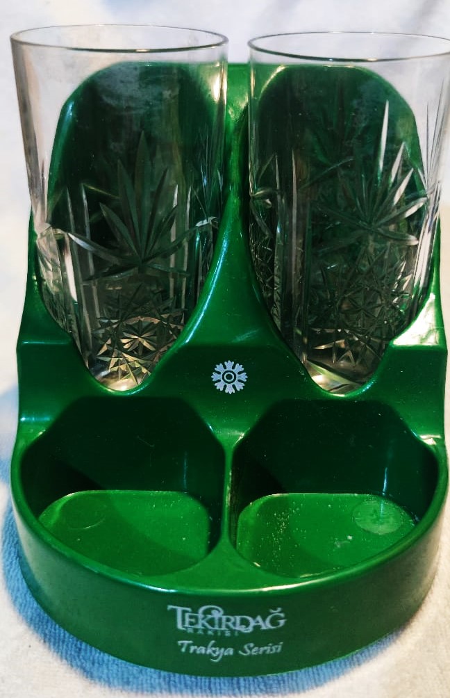 TEKİRDAG RAKISI TRAKYA SERİSİ HEDİYESİ RAKI KEYİFCİ İKİ KESME KRISTAL BARDAK İKİ GÖZ MEZE YERİ TUTMA KULPLU TAŞINAN KEYF
