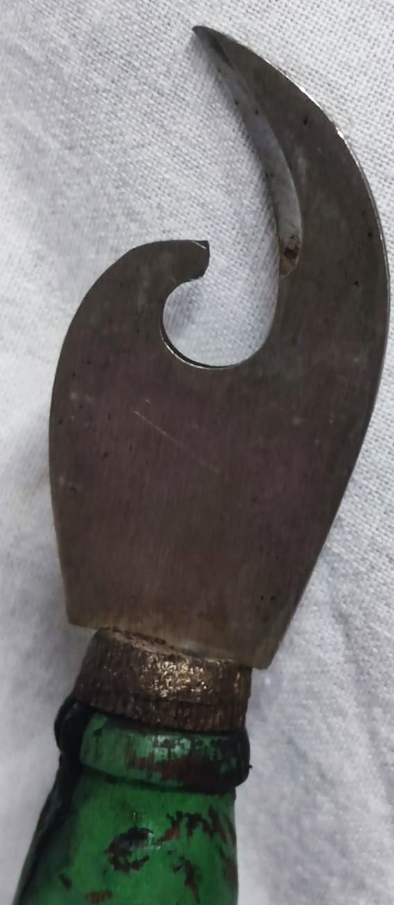 1930 BLACK & WHITE VİSKİ VE KONYAK  ŞİŞESİ FORMUNDA MANTAR ŞARAP AÇACAĞI TİRBÜŞON VE KONSERVE ŞİŞE ACACAGI YEŞİL VE SİYAH AHŞAPDAN 