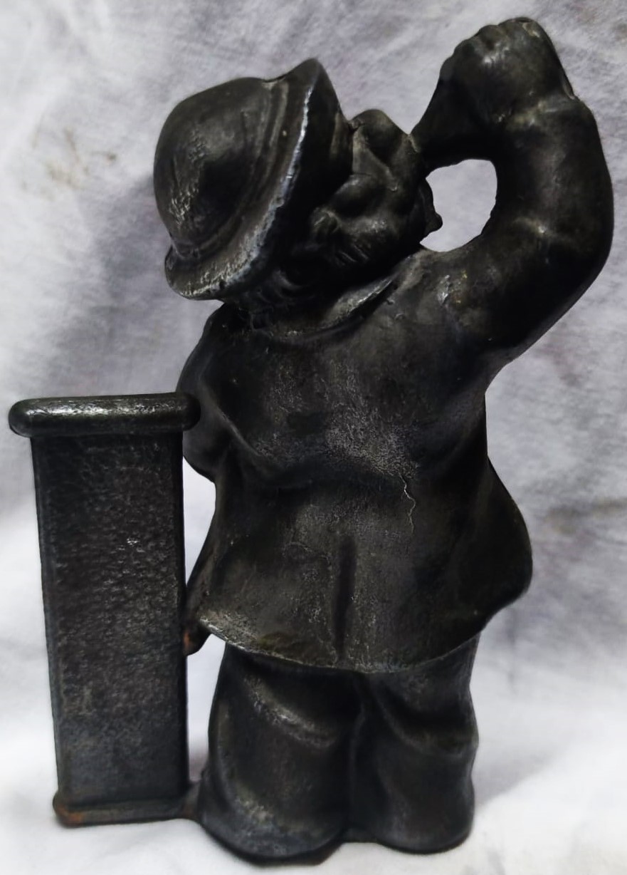 SİSEYİ KAFAYA DİKEREK İCEN ADAM ŞARAPCI BİBLO METAL YAPIM ZİN KURSUN KARIŞIMI 