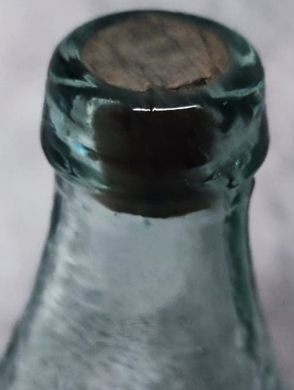 OSMANLI  A.DİRİNOS ECZANE İ KEBİR 25 LİK RAKI ŞİŞESİNDEN ECZA ŞİŞESİ ÖZEL EL YAPIM İLAC KOYULMASI İÇİN ÜC DİLDE YAZILMIŞ ORJINAL ETİKETLİ