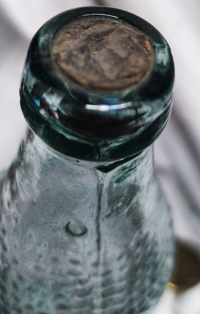 OSMANLI  A.DİRİNOS ECZANE İ KEBİR 25 LİK RAKI ŞİŞESİNDEN ECZA ŞİŞESİ ÖZEL EL YAPIM İLAC KOYULMASI İÇİN ÜC DİLDE YAZILMIŞ ORJINAL ETİKETLİ